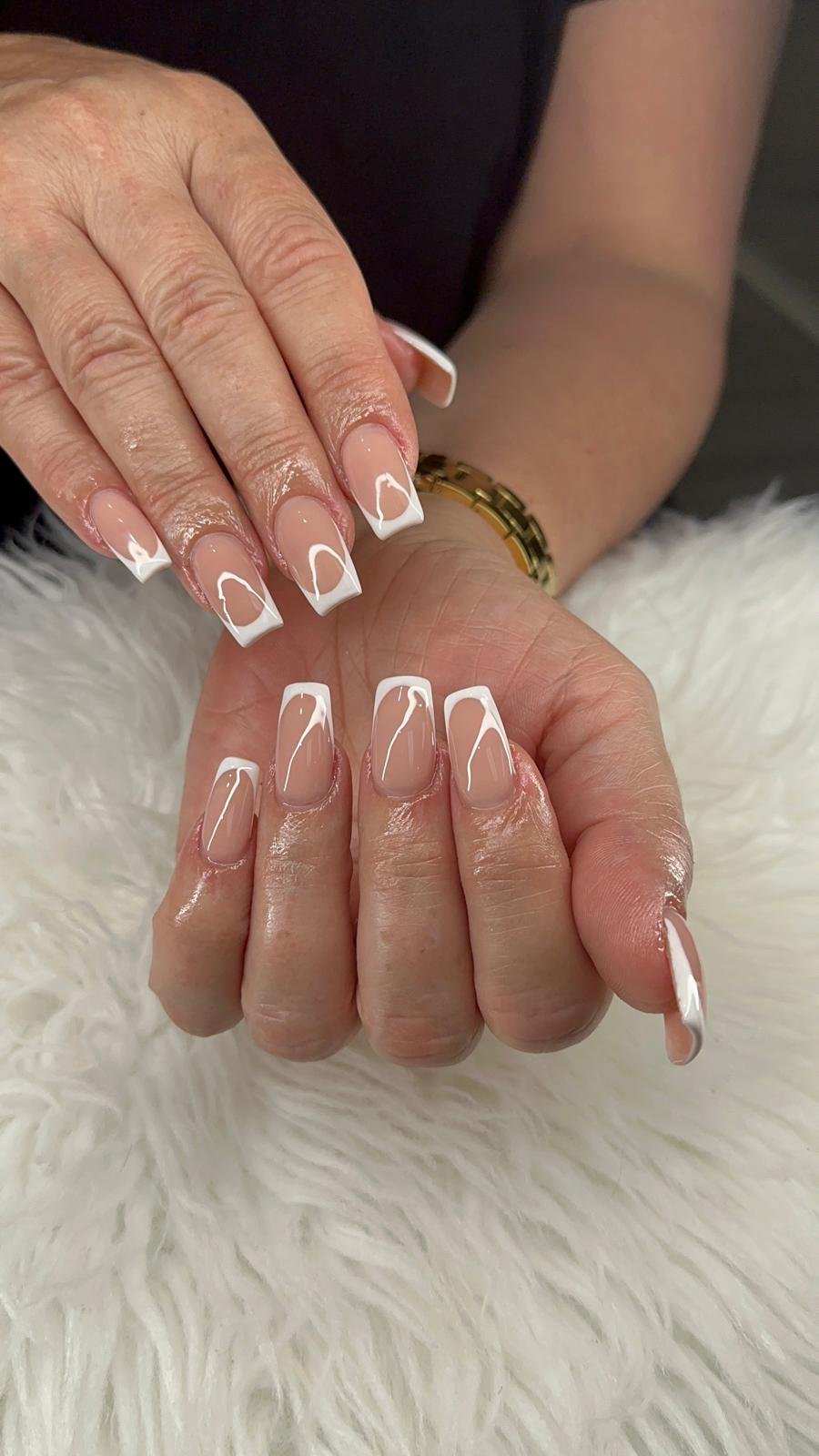 Uñas francesas modernas